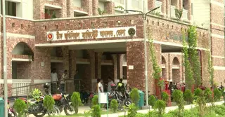আদালতের আদেশ ভুল বুঝে এজলাসেই বাদীর বিষপান, হাসপাতালে ভর্তি